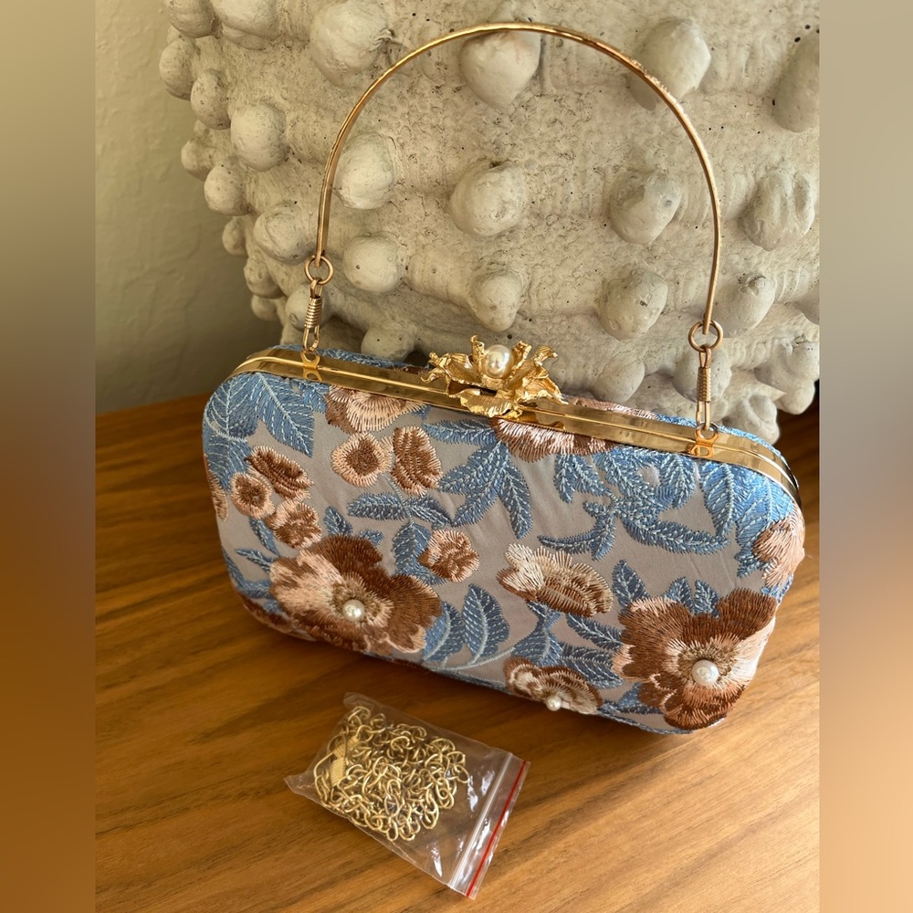 NEW Beautiful embroidered pearl detail clutch purse